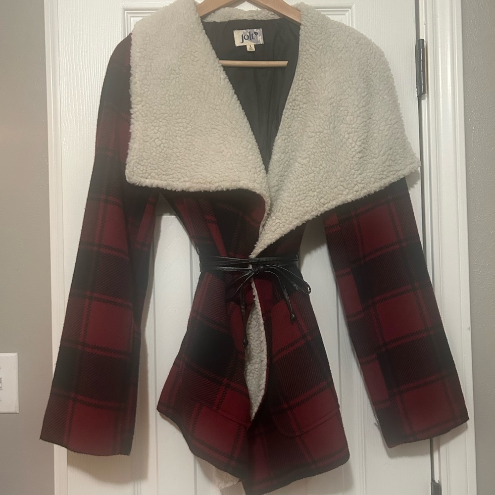 Cute faux fur collar wrap jacket!
